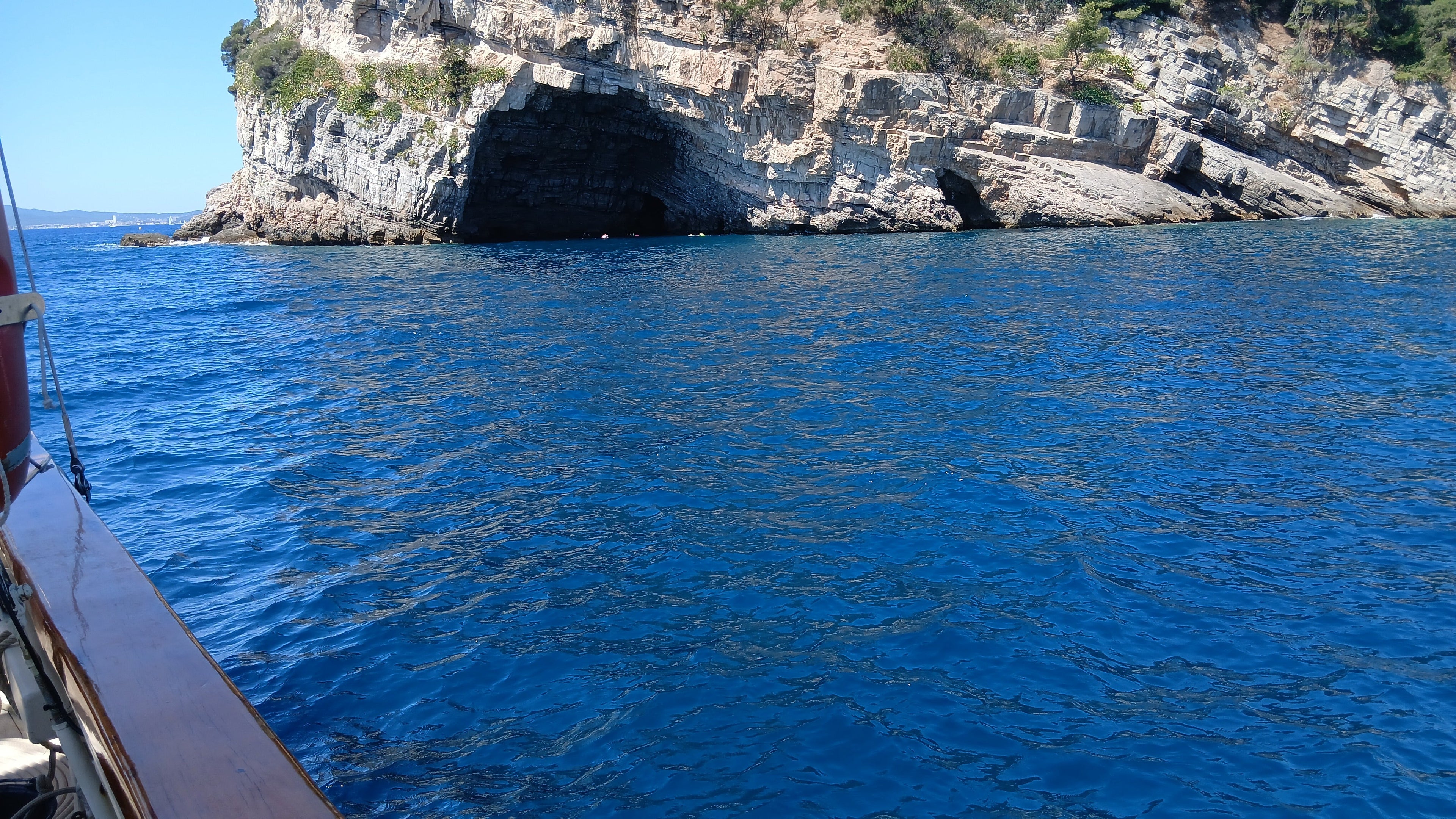 La grotte de San Peyre : un trésor caché de la Méditerranée aux portes de Toulon